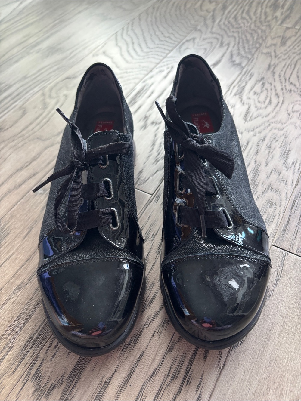 Fluchos Black Patent Leather Lace-Up Sneakers